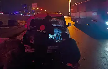 Van'da trafik kazası: Kamyonet ile otomobil çarpıştı