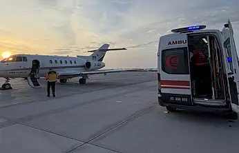 Van'da uçak ambulans bebek hastalar için havalandı