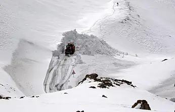 Van'da yoğun kar yağışı ve eğimli alanlar çığ riskini artırıyor