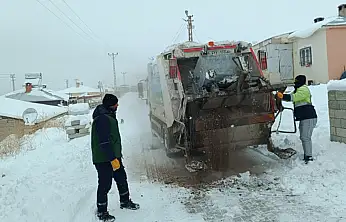 Van'da zorlu hava şartlarına rağmen temizlik çalışmaları aksamıyor
