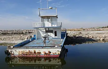 Van Gölü çekilince balıkçı limanları karaya döndü