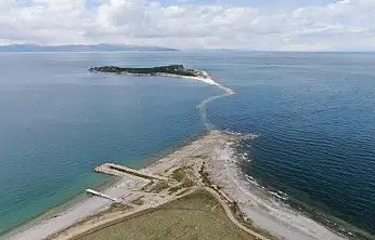 Van Gölü'nde su seviyesi düşmeye devam ediyor