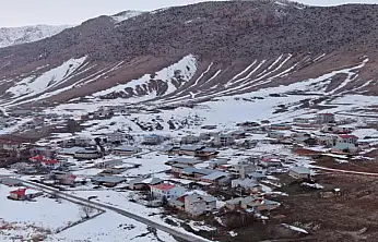 Van'ın kırsal mahallelerinde karla gelen güzellik