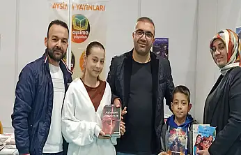 Van'ın kültür elçisi Yaşar Adıyaman bu yıl 30 kitap fuarında Van'ı temsil etti