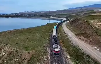 Van-İran treni kartpostallık görüntüler oluşturuyor