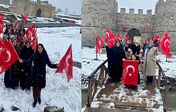 Van Kalesi'nde kadınlarla bayrak sevgisi yürüyüşü