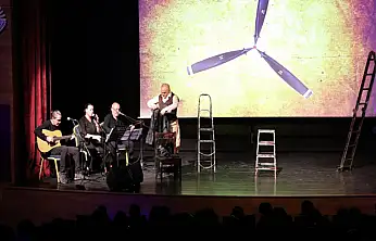 Vanlı öğrenciler 'Vecihi Hürkuş' tiyatrosuyla buluştu