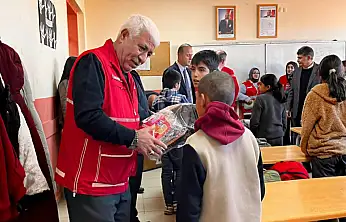 Vanlı öğrencilere giyim yardımı