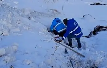 VASKİ'den zorlu kış mesaisi: Değirmenköy'de su arızası giderildi