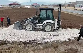 Yukarı Işıklı Mahallesinde yol onarım çalışmaları aralıksız sürdürülüyor