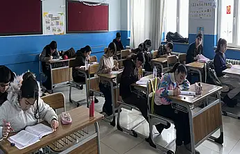 Yunus Emre Ortaokulu'nda Etüt Van deneme sınavına yoğun katılım