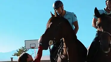 Atlı Jandarma timleri okul çevresinde devriye yaptı
