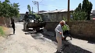 Akköprü Mahallesi'nde asfalt çalışmaları sürüyor