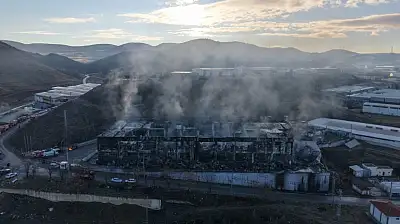 Alev alev yanan kimya fabrikasının son hali böyle görüntülendi