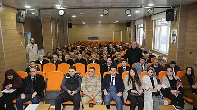 Başkale'de sağlık farkındalığı için muhtarlar bir araya geldi