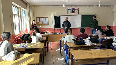 Çaldıran'da mezun öğrencilere YKS desteği sürüyor