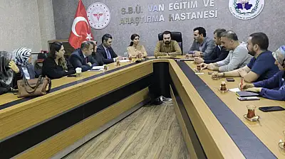 İl Sağlık Müdürü Tosun, göz kliniği hekimleriyle bir araya geldi