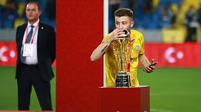 Kocaeli'de silahlı saldırı: 1'i futbolcu 3 yaralı