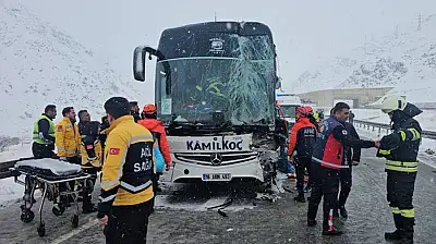 Marmaris'ten Van'a gelen yolcu otobüsü kaza yaptı