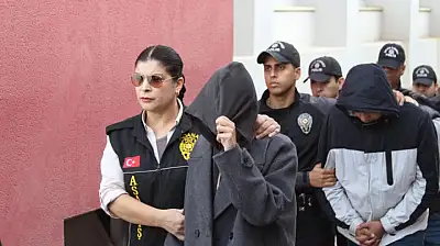 Müteahhitleri 19 milyon lira dolandıran şebeke çökertildi