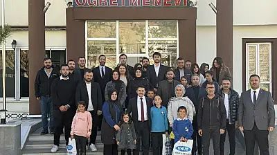 Özalp'ta Kitap Van yarışmalarında dereceye giren öğrencilere ödül