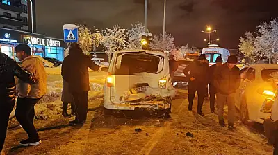 Van'da 4 aracın karıştığı kazada 4 kişi yaralandı