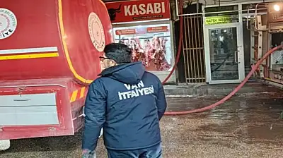 Van'da korkutan yangın: 5 iş yeri zarar gördü