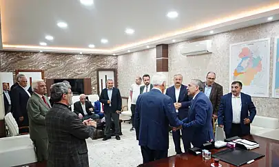 Arvas, vatandaşların taleplerini dinliyor