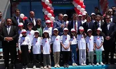 Bakan Tekin, Erciş Bilim ve Sanat Merkezi'nin açılışını yaptı
