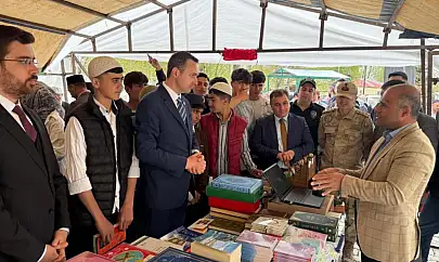 Çaldıran'da Kitap Fuarı açıldı