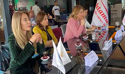 CHP Van Kadın Kolları Başkanı Beyhan Aslan kadınlarla buluştu