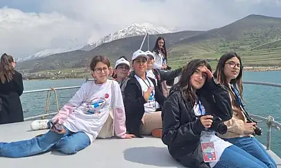 Çocuklar Van'ı fotoğraflıyor