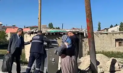 Edremit Belediyesi'nden çöp konteyneri dağıtım çalışmaları