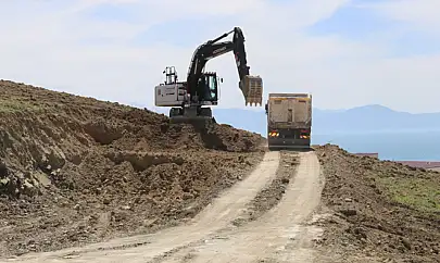 Edremit'te yol yapım çalışmaları hızla ilerliyor