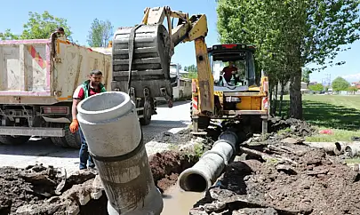 Erciş Belediyesi'nden su tahliyesi çalışmaları