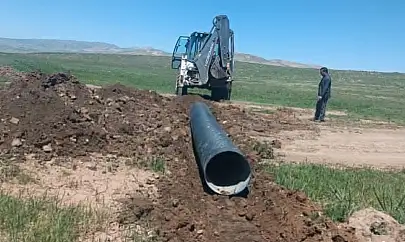 Gürpınar'da arazi yollarında bakım onarım çalışması
