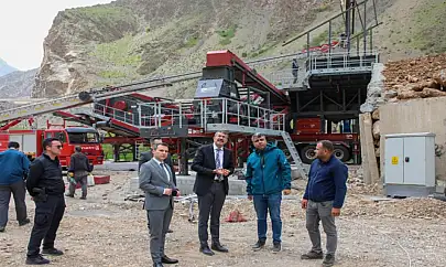 Hakkari'de mobil konkasör tesisi kuruluyor
