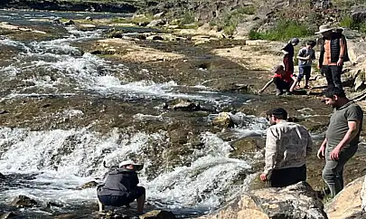 İnci kefalinin göçü yerli ve yabancı turistlerin ilgi odağı oldu