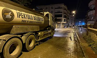 İpekyolu Belediyesi'nden yol yıkama seferberliği