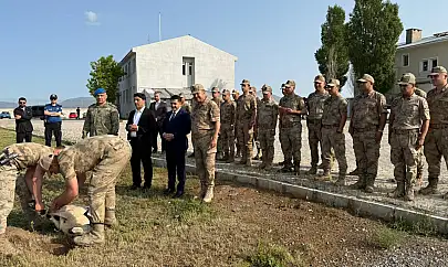 Kaymakam Rahmi Bulut'tan Jandarma personeline bayram ziyareti