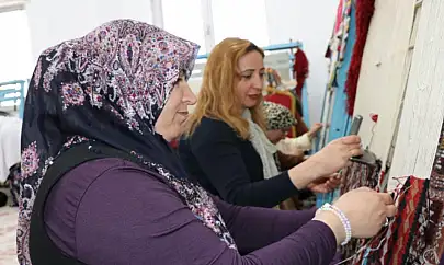 Kilimler kadınların eliyle sonraki nesillere aktarılıyor