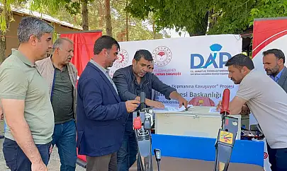 Muradiye'de DAP destekli tarım aletleri çiftçilere dağıtıldı