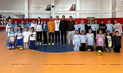 Ortaokul Kızlar Voleybol turnuvası sona erdi