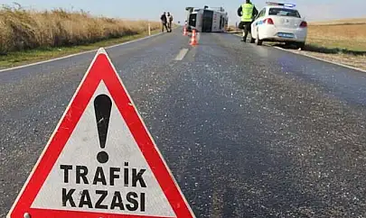 Van'da kontrolden çıkan otomobil takla attı: Ölü ve yaralılar var