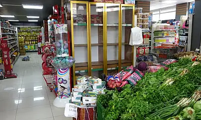 Van'da market ve bakkalların ekmek dolapları boş kaldı