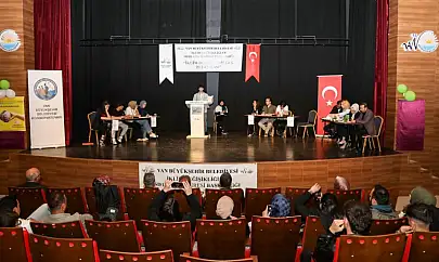 Van'da öğrenciler liseler arası iklim münazarası'nda fikirlerini savundu