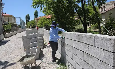 Van'da zarar gören duvarlar onarıldı