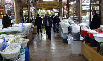 Van'ın tescilli lezzeti taze otlu peynir raflardaki yerini aldı
