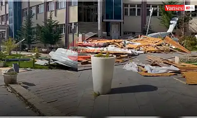 Van YYÜ'de fakültenin çatısı uçtu