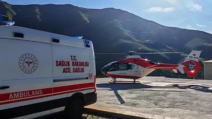 Bahçesaray'da yaşlı hasta helikopter ambulansla Van'a sevk edildi
